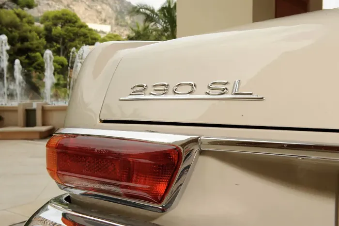 Framed Print : Mercedes Benz 230SL 1963. Artist: Simon Clay Framed Print : Mercedes Benz 230SL 1963. Artist: Simon Clay