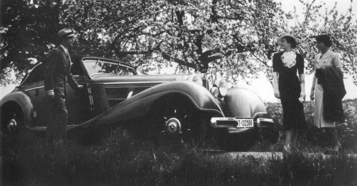 Framed Print : Mercedes-Benz car, c1930s Framed Print : Mercedes-Benz car, c1930s