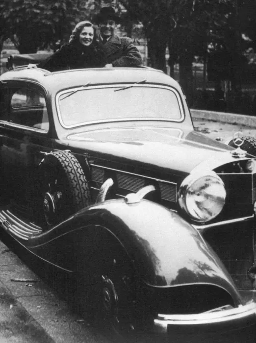 Framed Print : Mercedes-Benz car, c1930s Framed Print : Mercedes-Benz car, c1930s