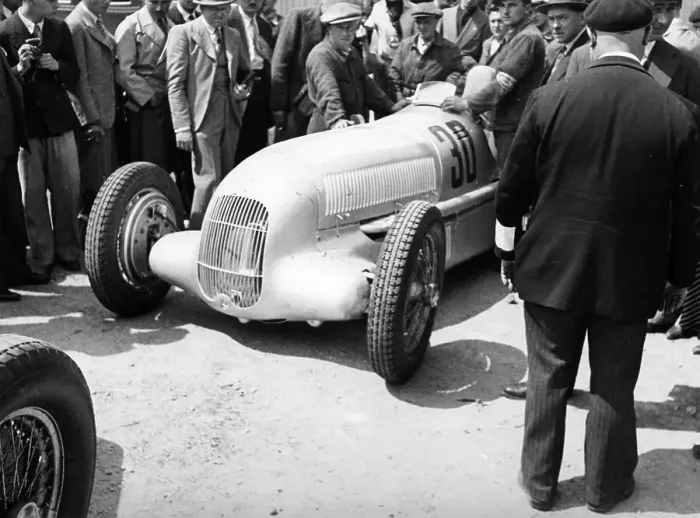 Framed Print : Mercedes-Benz W25 at the French Grand Prix, Montlhery, 1934 Framed Print : Mercedes-Benz W25 at the French Grand Prix, Montlhery, 1934