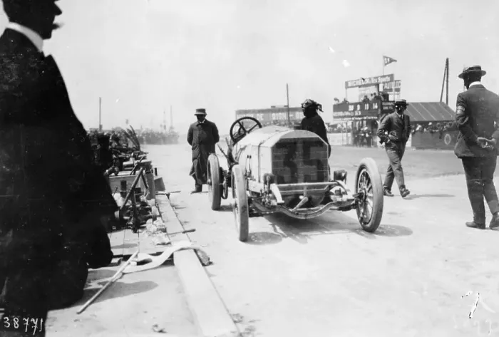 Framed Print : Mercedes of Christian Lautenschlager, French Grand Prix, Dieppe, 1908 Framed Print : Mercedes of Christian Lautenschlager, French Grand Prix, Dieppe, 1908