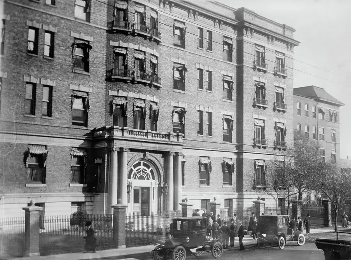Framed Print : Mercy Hospital - Roosevelt's rooms, 1912. Creator: Bain News Service Framed Print : Mercy Hospital - Roosevelt's rooms, 1912. Creator: Bain News Service