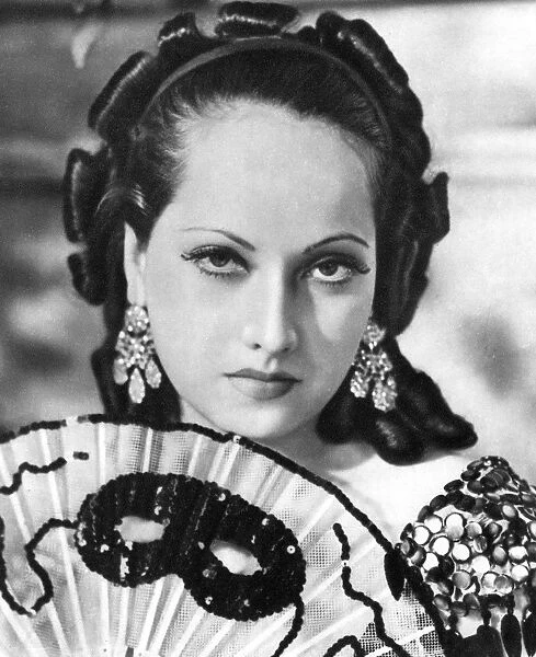 Merle Oberon, British film actress, 1934-1935