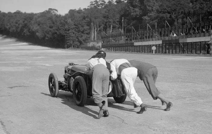 Framed Print : MG C type receiving a push at Brooklands, 1931 Artist: Bill Brunell Framed Print : MG C type receiving a push at Brooklands, 1931 Artist: Bill Brunell