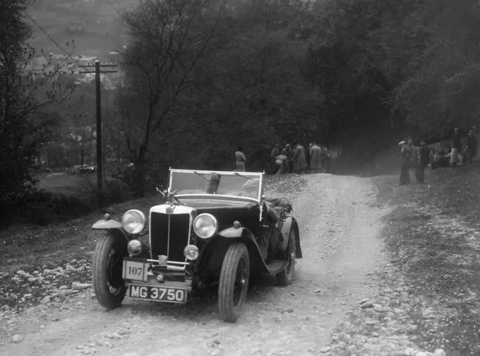 Framed Print : MG Magnette competing in a motoring trial, Nailsworth Ladder, Gloucestershire, 1930s Framed Print : MG Magnette competing in a motoring trial, Nailsworth Ladder, Gloucestershire, 1930s