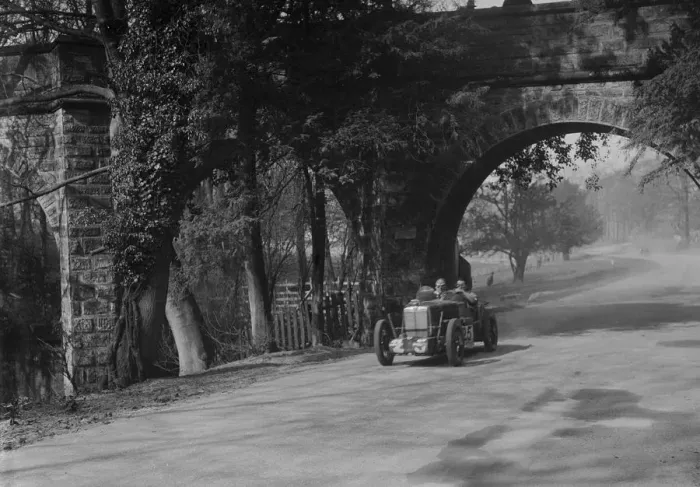 Framed Print : MG Midget of Eddie Hall at Starkeys Bridge, Donington Park, Leicestershire, 1933