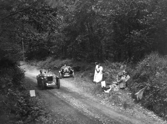 Framed Print : MG PA of JM Toulmin and Frazer-Nash TT replica, 1930s. Artist: Bill Brunell Framed Print : MG PA of JM Toulmin and Frazer-Nash TT replica, 1930s. Artist: Bill Brunell