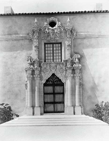 'Mi Suen~o, ' Herbert Coppell house, 1245 South Grand Avenue, Pasadena, California, 1917. Creator: Frances Benjamin Johnston. 'Mi Suen~o, ' Herbert Coppell house, 1245 South Grand Avenue, Pasadena, California, 1917