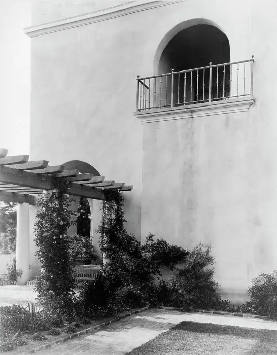 Framed Print : Mi Suen~o, Herbert Coppell house, 1245 South Grand Avenue, Pasadena, California, 1917. Creator: Frances Benjamin Johnston. Mi Suen~o, Herbert Coppell house, 1245 South Grand Avenue, Pasadena, California, 1917 Framed Print : Mi Suen~o, Herbert Coppell house, 1245 South Grand Avenue, Pasadena, California, 1917. Creator: Frances Benjamin Johnston. Mi Suen~o, Herbert Coppell house, 1245 South Grand Avenue, Pasadena, California, 1917