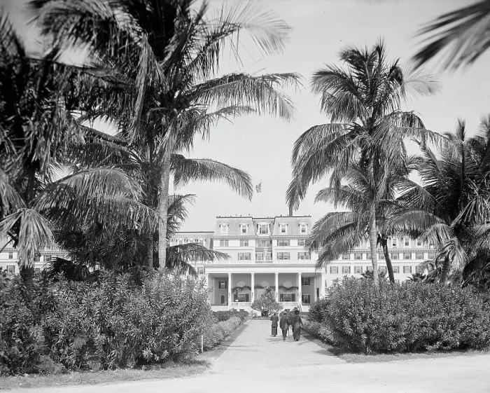Framed Print : Miami, Fla. south entrance, Royal Palm Hotel, between 1900 and 1920. Creator: Unknown Framed Print : Miami, Fla. south entrance, Royal Palm Hotel, between 1900 and 1920. Creator: Unknown