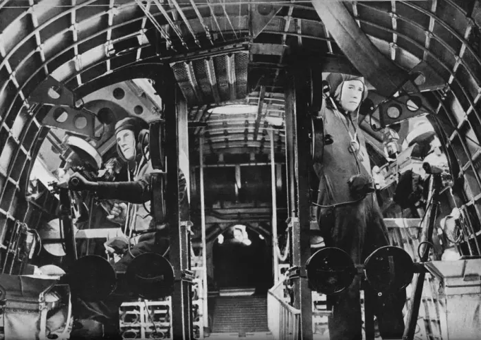 Framed Print : The midship gunners of an RAF flying boat alert at their stations, c1940 (1943) Framed Print : The midship gunners of an RAF flying boat alert at their stations, c1940 (1943)