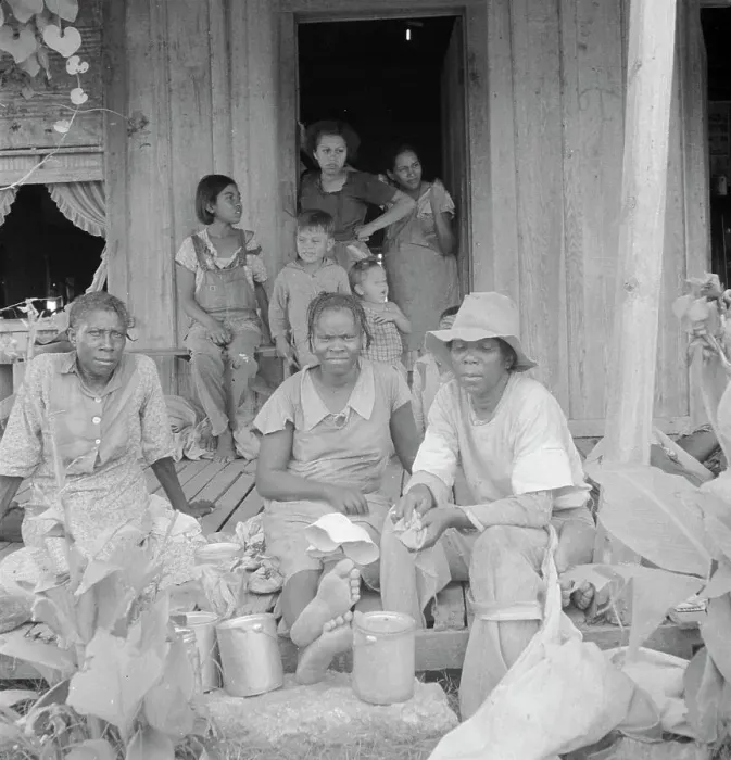 Framed Print : Migrant cotton pickers at lunchtime, near Radstown, Texas, 1936. Creator: Dorothea Lange Framed Print : Migrant cotton pickers at lunchtime, near Radstown, Texas, 1936. Creator: Dorothea Lange