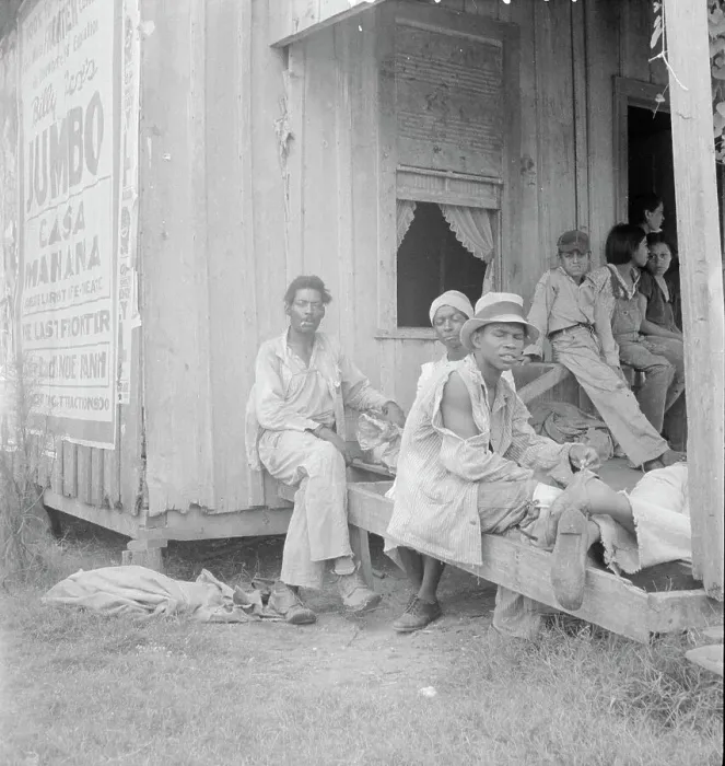 Framed Print : Migrant cotton pickers, Texas, 1936. Creator: Dorothea Lange