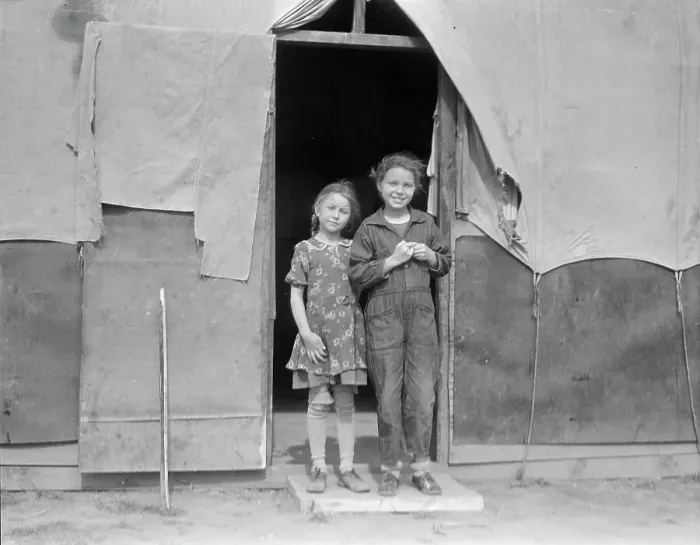 Framed Print : Migrant family in Kern County, California, 1936. Creator: Dorothea Lange Framed Print : Migrant family in Kern County, California, 1936. Creator: Dorothea Lange