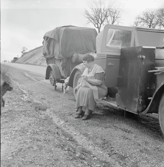 Framed Print : Migrant pea workers on the road, all their worldly possessions in car and trailer, California, 1936. Creator: Dorothea Lange