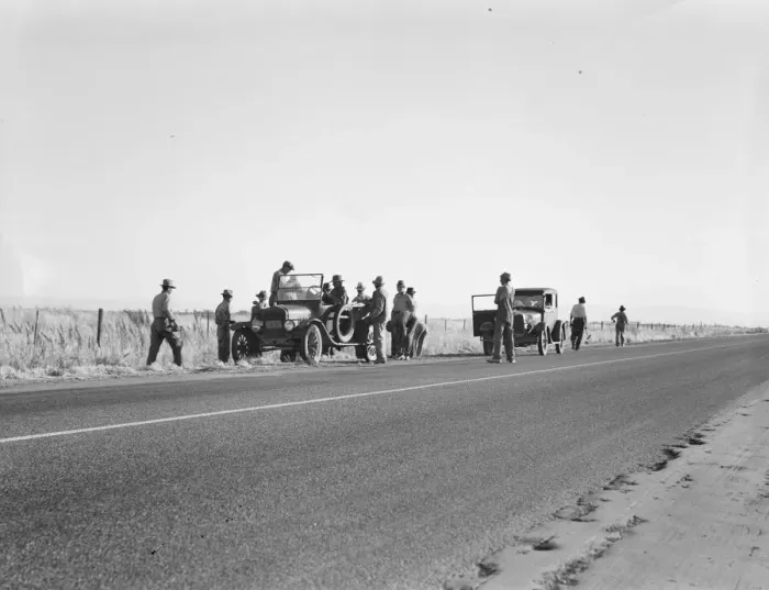 Framed Print : Migratory agricultural workers - cotton hoers, near Los Banos, California, 1939. Creator: Dorothea Lange Framed Print : Migratory agricultural workers - cotton hoers, near Los Banos, California, 1939. Creator: Dorothea Lange