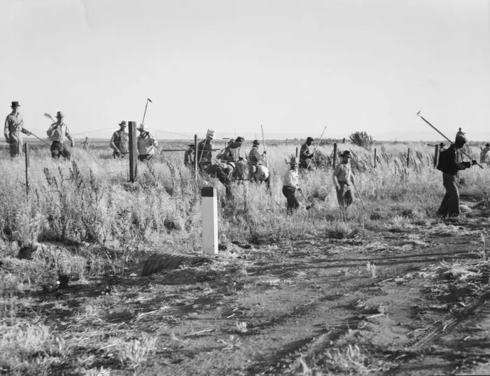 Framed Print : Migratory agricultural workers - cotton hoers, near Los Banos, California, 1939. Creator: Dorothea Lange Framed Print : Migratory agricultural workers - cotton hoers, near Los Banos, California, 1939. Creator: Dorothea Lange