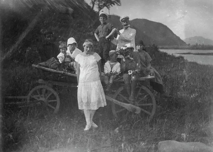 Framed Print : Mikhail Alekseevich. Pavlov with his Family and Acquaintances on a Picnic, 1920s. Creator: Unknown Framed Print : Mikhail Alekseevich. Pavlov with his Family and Acquaintances on a Picnic, 1920s. Creator: Unknown