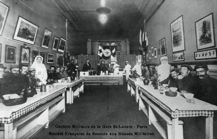 Framed Print : Military canteen, Gare St Lazare, Paris, World War I, 1914-1918 Framed Print : Military canteen, Gare St Lazare, Paris, World War I, 1914-1918