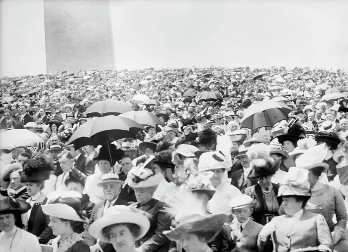 Framed Print : Military Field Mass. Crowds on Monument Grounds, 1912. Creator: Harris & Ewing. Military Field Mass. Crowds on Monument Grounds, 1912. Creator: Harris & Ewing Framed Print : Military Field Mass. Crowds on Monument Grounds, 1912. Creator: Harris & Ewing. Military Field Mass. Crowds on Monument Grounds, 1912. Creator: Harris & Ewing