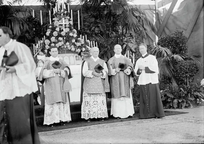 Framed Print : Military Field Mass By Holy Name Soc. of Roman Catholic Church - officiating Priests... 1910. Creator: Harris & Ewing. Military Field Mass By Holy Name Soc. of Roman Catholic Church - officiating Priests... 1910. Creator: Harris & Ewing Framed Print : Military Field Mass By Holy Name Soc. of Roman Catholic Church - officiating Priests... 1910. Creator: Harris & Ewing. Military Field Mass By Holy Name Soc. of Roman Catholic Church - officiating Priests... 1910. Creator: Harris & Ewing