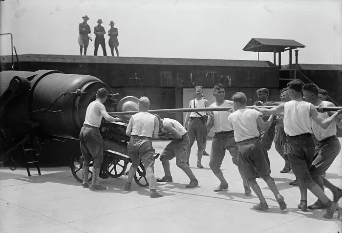 Framed Print : Military Training - Loading Big Gun, 1917 or 1918. Creator: Harris & Ewing. Military Training - Loading Big Gun, 1917 or 1918. Creator: Harris & Ewing Framed Print : Military Training - Loading Big Gun, 1917 or 1918. Creator: Harris & Ewing. Military Training - Loading Big Gun, 1917 or 1918. Creator: Harris & Ewing