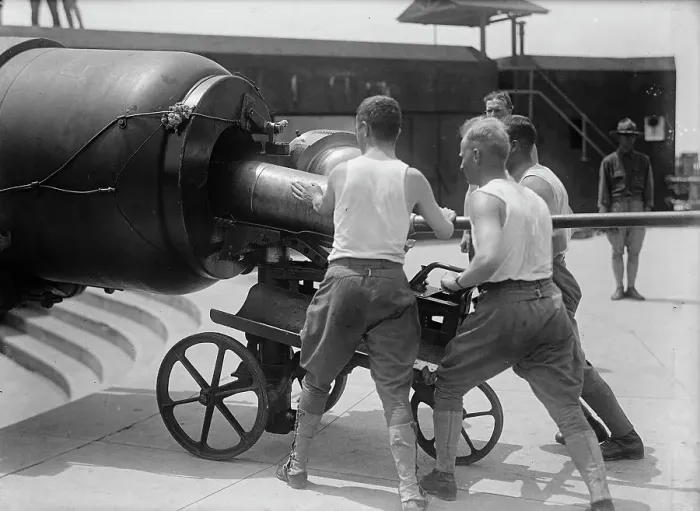 Framed Print : Military Training - Loading Big Gun, 1917 or 1918. Creator: Harris & Ewing. Military Training - Loading Big Gun, 1917 or 1918. Creator: Harris & Ewing Framed Print : Military Training - Loading Big Gun, 1917 or 1918. Creator: Harris & Ewing. Military Training - Loading Big Gun, 1917 or 1918. Creator: Harris & Ewing