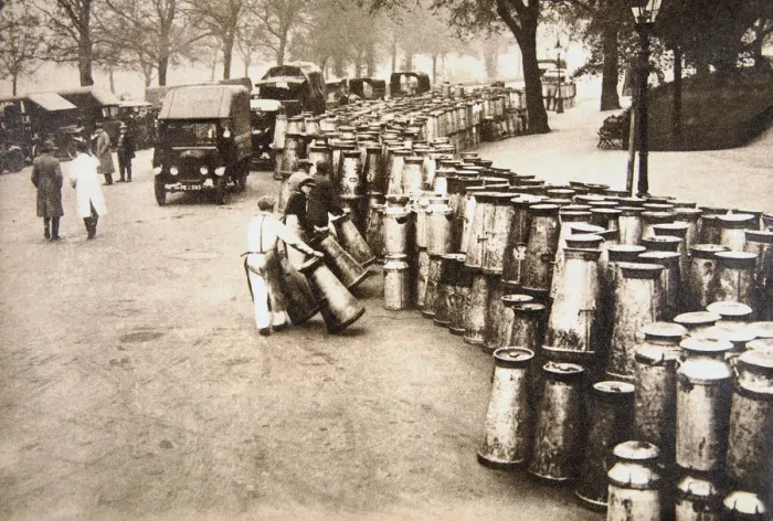 Framed Print : Milk churns being delivered to Hyde Park, London, during the General Strike, 8 May 1926 Framed Print : Milk churns being delivered to Hyde Park, London, during the General Strike, 8 May 1926
