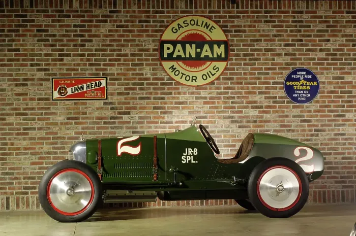 Framed Print : MILLER 122 supercharged 1923. Artist: Simon Clay Framed Print : MILLER 122 supercharged 1923. Artist: Simon Clay