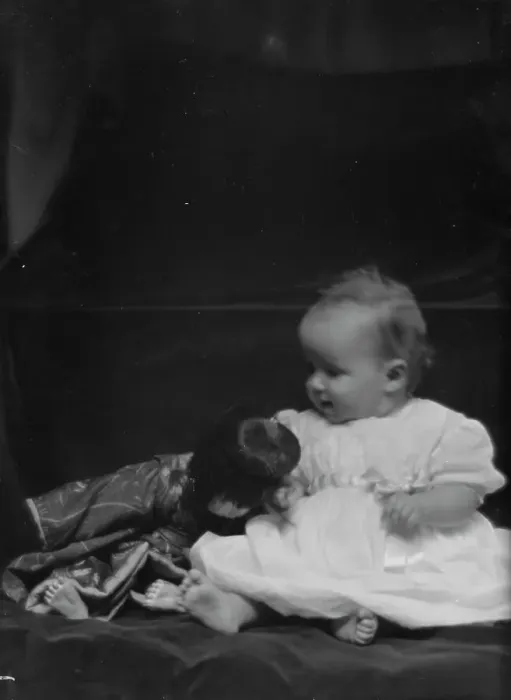 Framed Print : Miller, Harry Irving, Mrs. baby of, portrait photograph, 1913 or 1914. Creator: Arnold Genthe Framed Print : Miller, Harry Irving, Mrs. baby of, portrait photograph, 1913 or 1914. Creator: Arnold Genthe