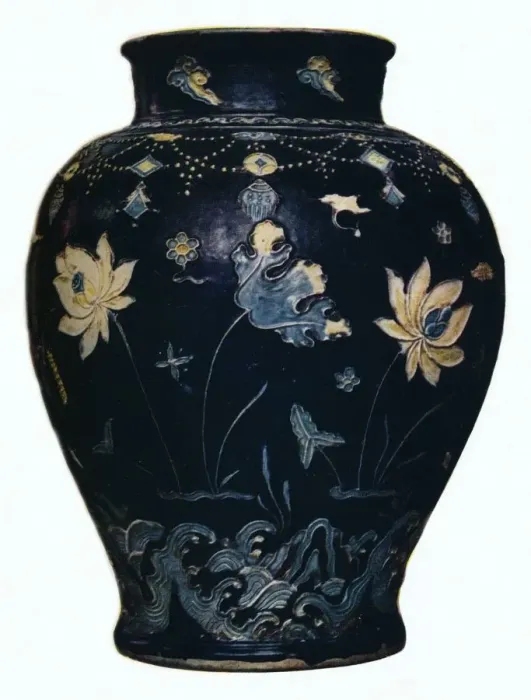 Framed Print : Ming Dynasty, Fahua vase, 15th century Framed Print : Ming Dynasty, Fahua vase, 15th century