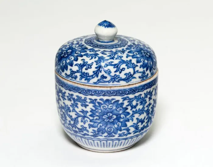 Framed Print : Miniature Covered Jar with Stylized Chrysanthemums and Vines, Qing dynasty (1644-1911) Framed Print : Miniature Covered Jar with Stylized Chrysanthemums and Vines, Qing dynasty (1644-1911)