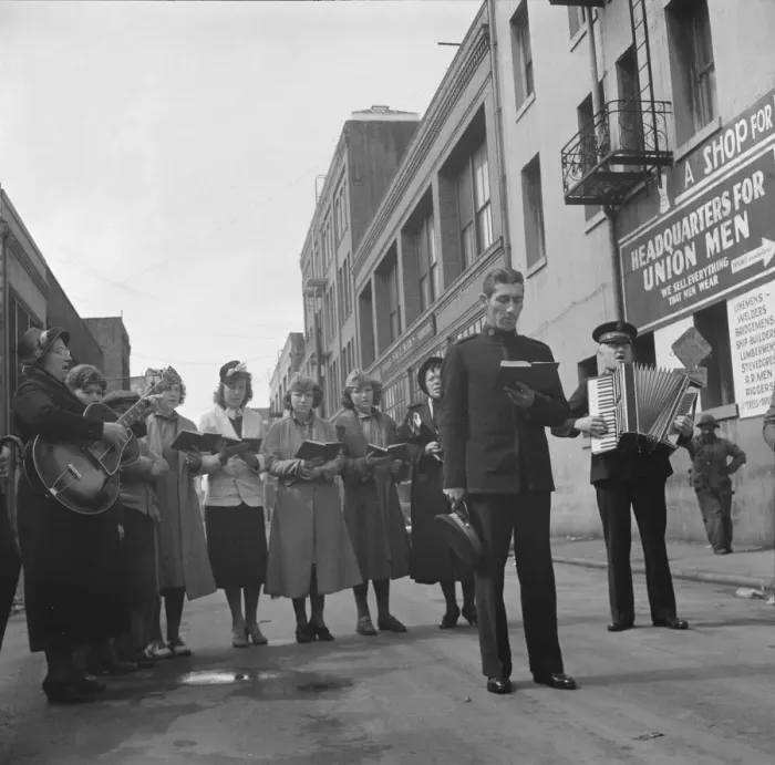Framed Print : At Minna Street the army forms a semi-circle... Salvation Army, San Francisco, California, 1939. Creator: Dorothea Lange