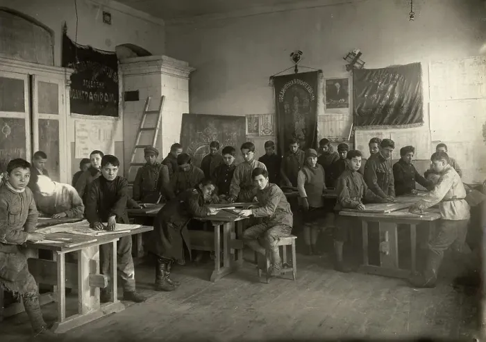 Framed Print : Minsk: United Jewish Vocational School. Drawing lesson, 1920-1929. Creator: Unknown Framed Print : Minsk: United Jewish Vocational School. Drawing lesson, 1920-1929. Creator: Unknown