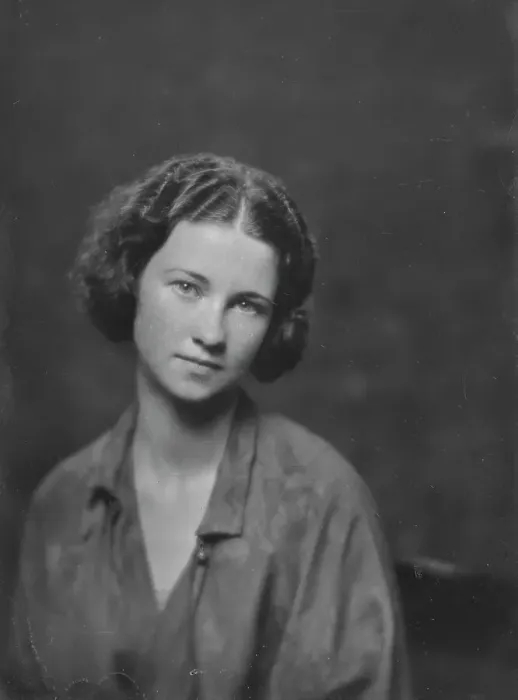 Framed Print : Miss Alice Kenny, portrait photograph, 1919 Apr. 26. Creator: Arnold Genthe Framed Print : Miss Alice Kenny, portrait photograph, 1919 Apr. 26. Creator: Arnold Genthe