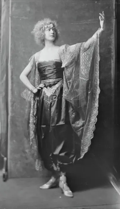 Framed Print : Miss Beatrice Linda Swanson, portrait photograph, 1918 Mar. 27. Creator: Arnold Genthe Framed Print : Miss Beatrice Linda Swanson, portrait photograph, 1918 Mar. 27. Creator: Arnold Genthe
