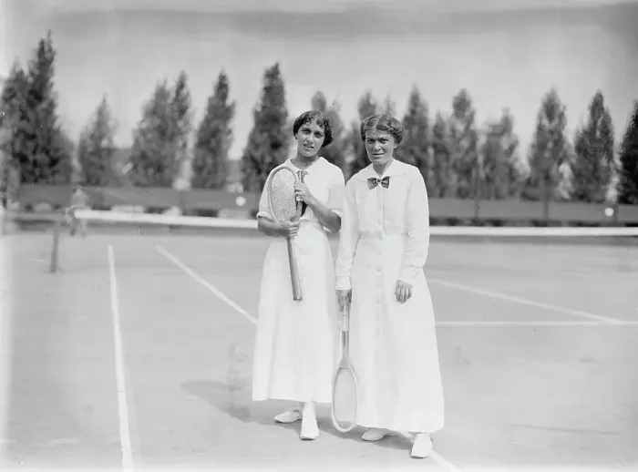 Framed Print : Miss Cassell [and] Mrs. Marshall McLean, 1913. Creator: Bain News Service