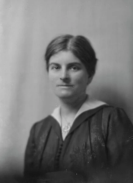 Miss Charlotte Hoffman Kellogg, portrait photograph, 1918. Creator: Arnold Genthe