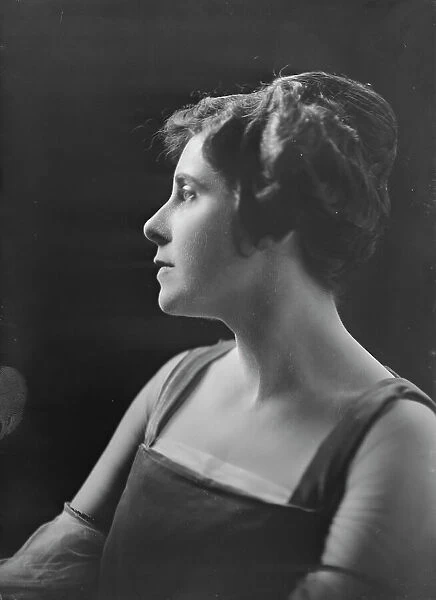 Miss Clara S. Berenger, portrait photograph, 1918 Nov. 17. Creator: Arnold Genthe