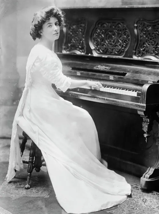 Framed Print : Miss Clare Kummer at piano, 1910. Creator: Bain News Service