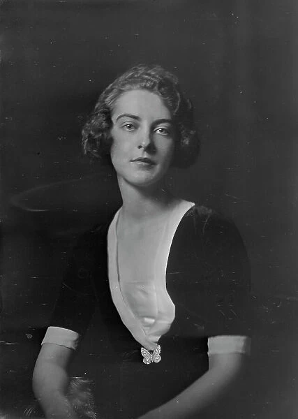 Miss D. Johnston, portrait photograph, 1918 Nov. Creator: Arnold Genthe