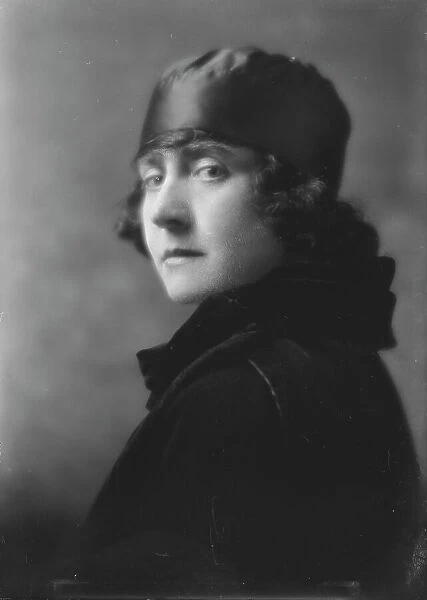 Miss E. Stettheimer, portrait photograph, 1918 Feb. 1. Creator: Arnold Genthe