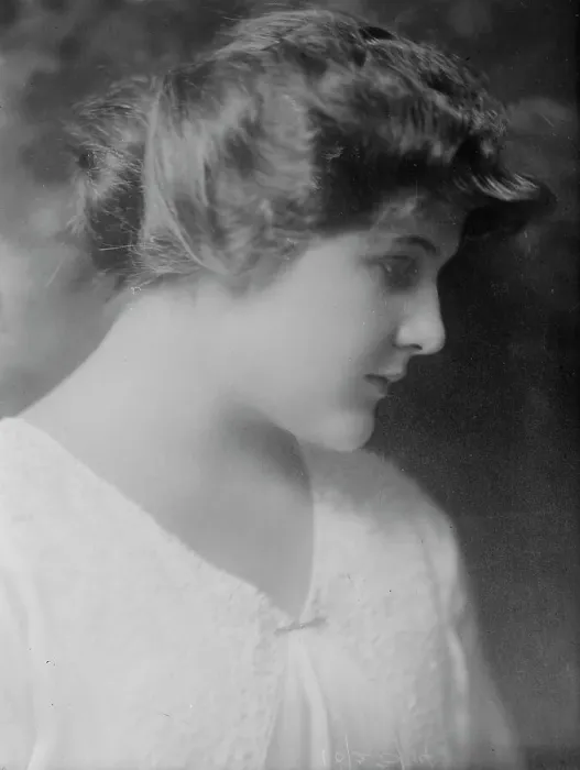 Framed Print : Miss E. Sutro (Mrs. Warren L. Ward), 1914. Creator: Bain News Service Framed Print : Miss E. Sutro (Mrs. Warren L. Ward), 1914. Creator: Bain News Service