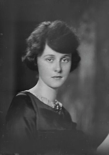 Miss Eaton, portrait photograph, 1918 Nov. 12. Creator: Arnold Genthe