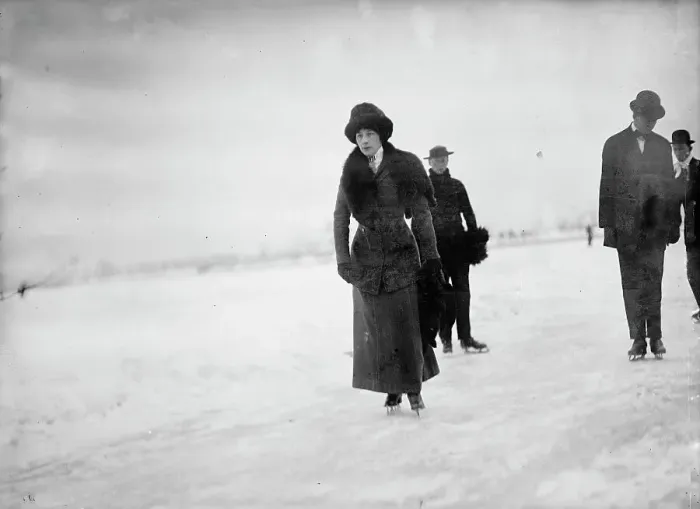 Framed Print : Miss Edith Howard Skating, 1912. Creator: Harris & Ewing. Miss Edith Howard Skating, 1912. Creator: Harris & Ewing Framed Print : Miss Edith Howard Skating, 1912. Creator: Harris & Ewing. Miss Edith Howard Skating, 1912. Creator: Harris & Ewing