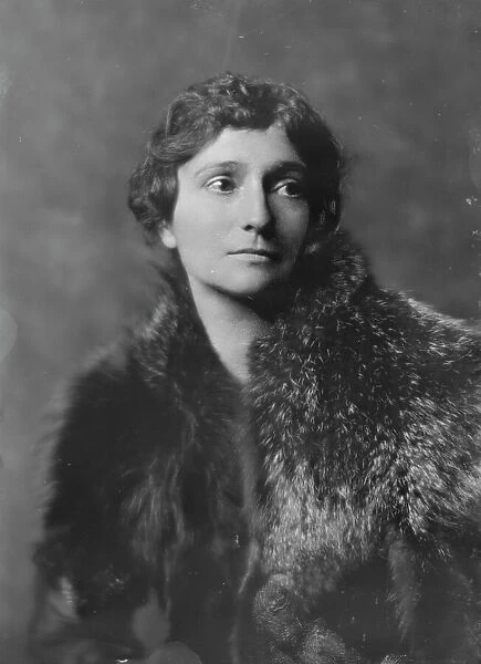 Miss Elizabeth Hutchinson Packard, portrait photograph, 1918 May 7. Creator: Arnold Genthe