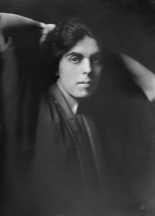 Framed Print : Miss Elizabeth Stuyvesant, portrait photograph, 1919 Jan. 19. Creator: Arnold Genthe Framed Print : Miss Elizabeth Stuyvesant, portrait photograph, 1919 Jan. 19. Creator: Arnold Genthe
