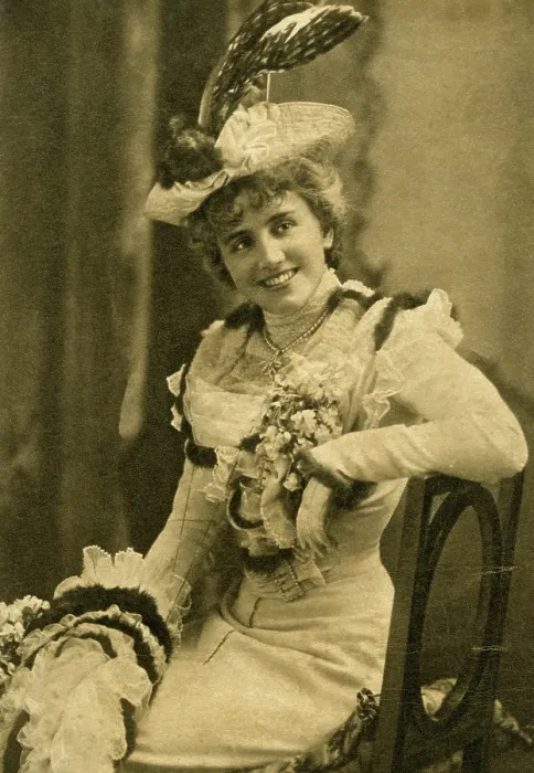 Framed Print : Miss Ellaline Terriss, English Actress, c1902. Creators: Ellis and Walery, Alfred Ellis & Walery Framed Print : Miss Ellaline Terriss, English Actress, c1902. Creators: Ellis and Walery, Alfred Ellis & Walery