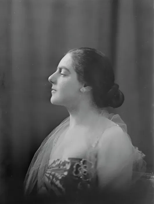 Framed Print : Miss Eva Gauthier, portrait photograph, 1918 Nov. Creator: Arnold Genthe Framed Print : Miss Eva Gauthier, portrait photograph, 1918 Nov. Creator: Arnold Genthe