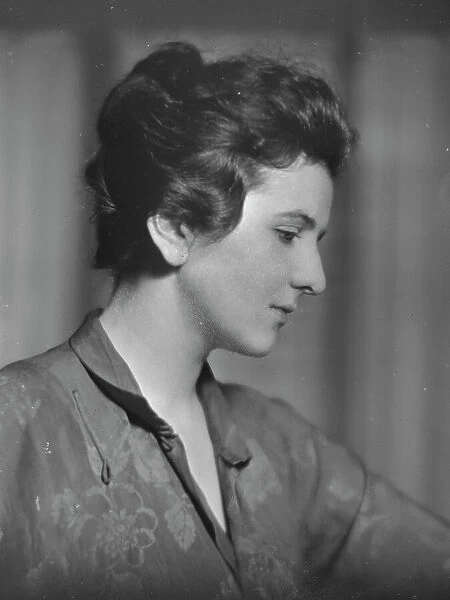 Miss Fannie Ingram, portrait photograph, 1919 May 17. Creator: Arnold Genthe